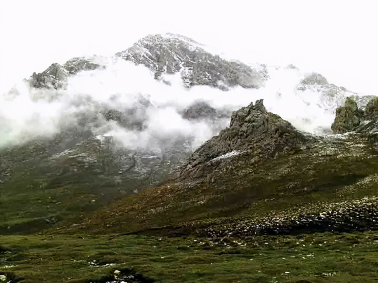 天山天池博格达峰马牙山,博格达峰马牙山