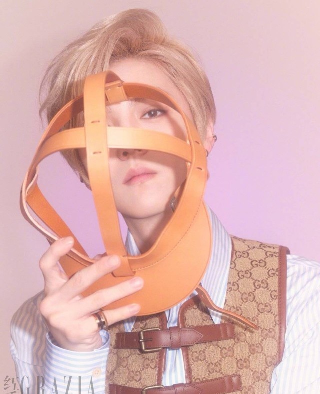 鹿晗最新广告大片曝光，粉色服装混血感满满，内娱颜值天花板