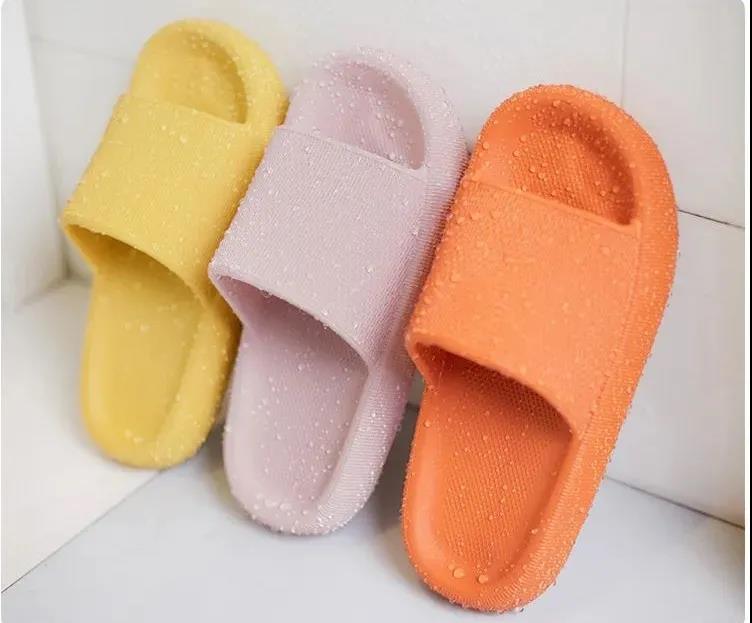 网红爆款踩屎感拖鞋直播间秒杀,踩屎感拖鞋上百元