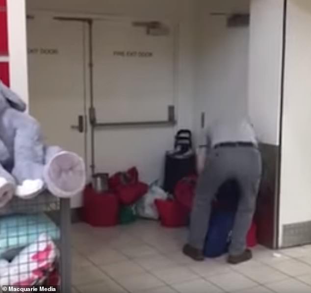 澳洲本土人抢奶粉,澳洲疯狂购物奶粉