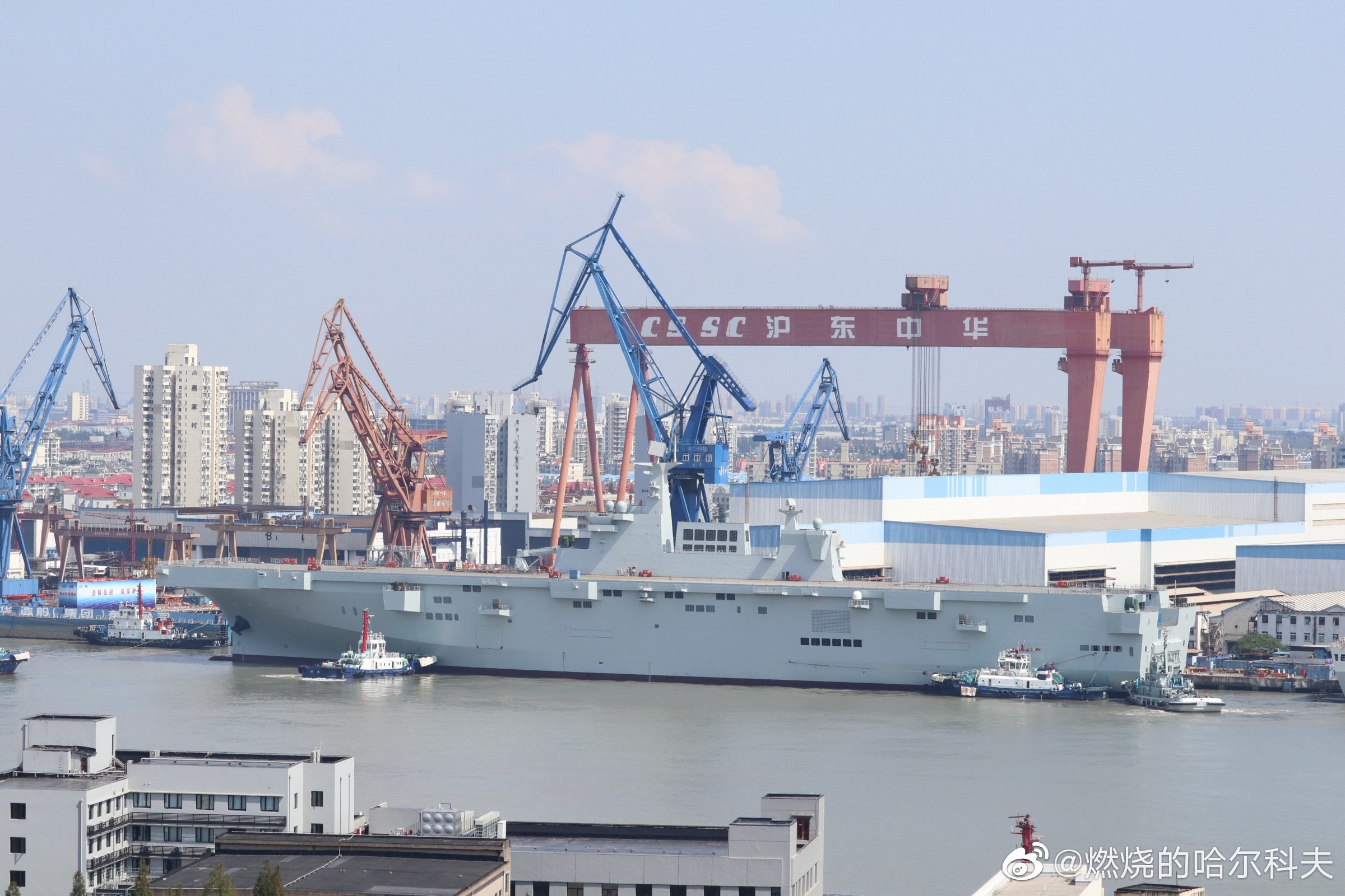 日本媒体评论075两栖攻击舰,现代战舰075型两栖攻击舰最强配置