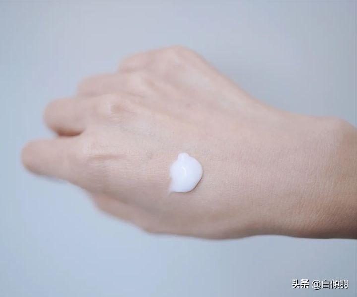 红肿痘痘不疼了但是还是有包,红肿痘痘摸着软软的一直不冒白头