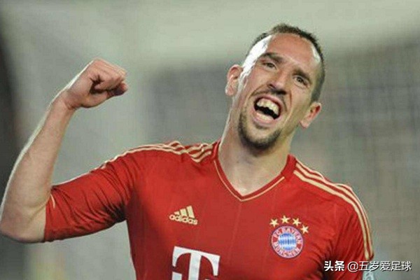 他能带来什么？拜仁签下历史转会身价第二的后卫，花费2仁币！