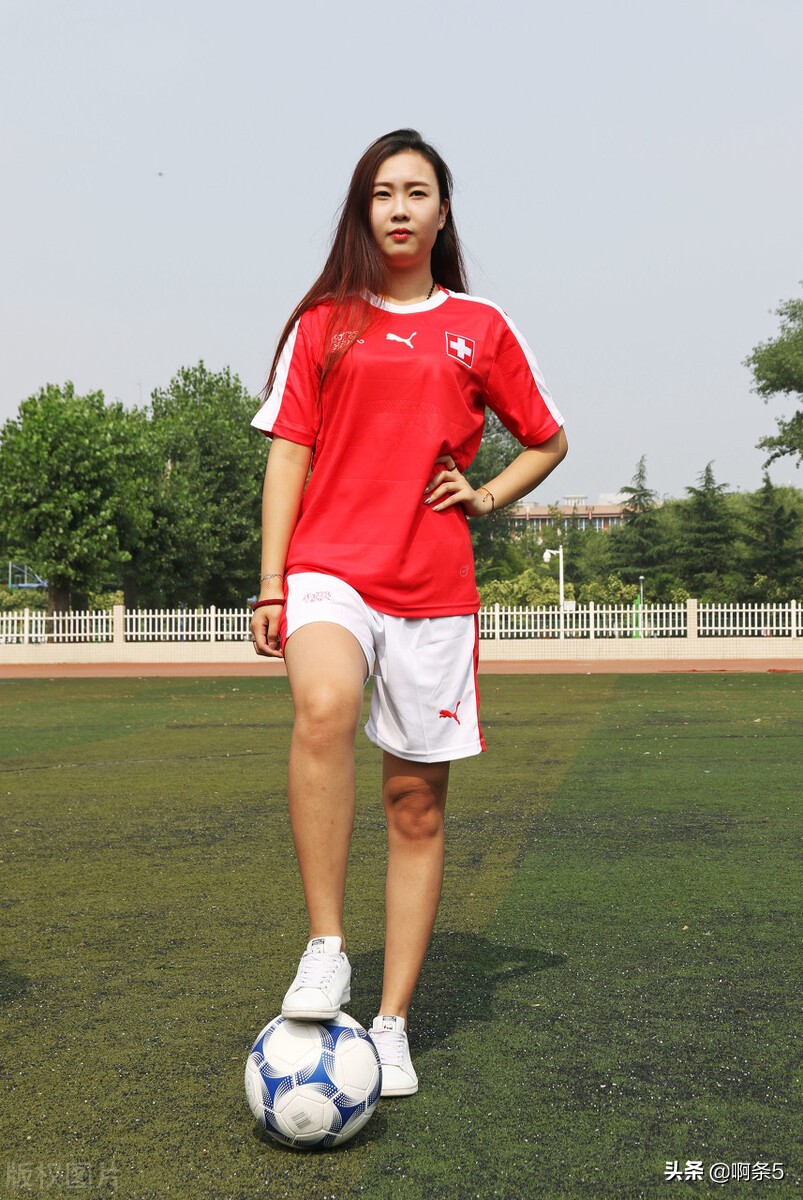 喜欢足球的男生是怎样的,为什么男生都喜欢看足球比赛