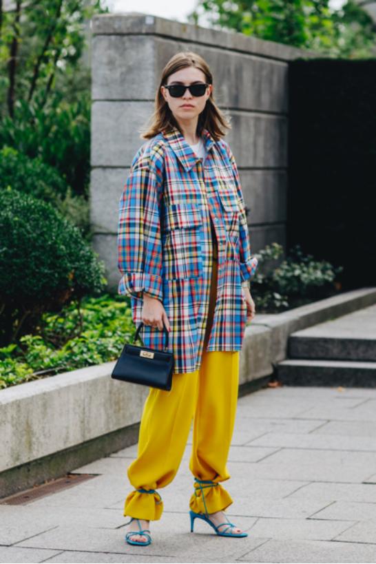 穿衣服打结小技巧,衣服打结穿搭技巧