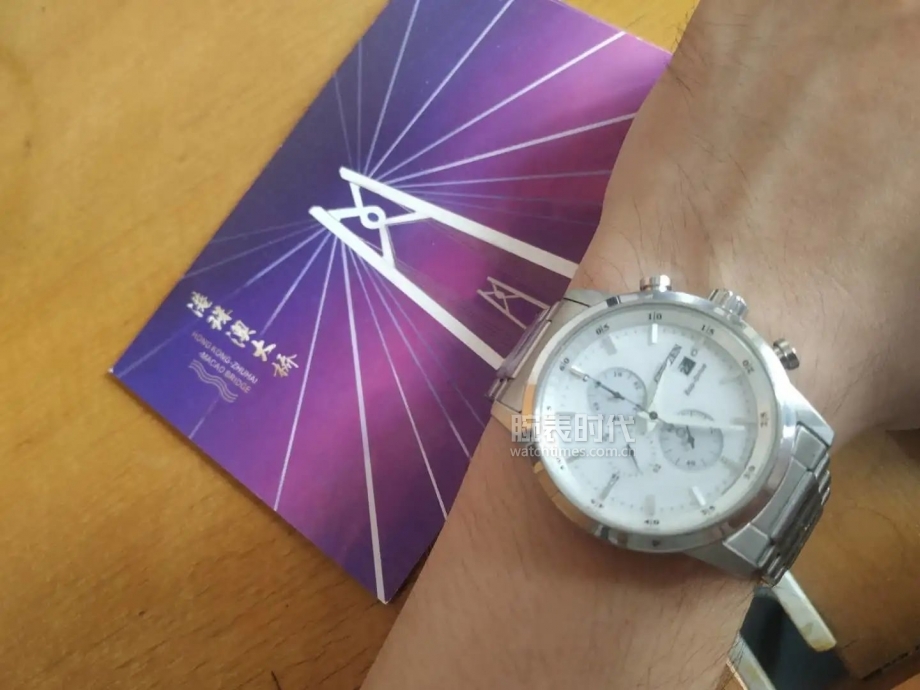 网友晒自己微信好友数量,网友晒1300手表