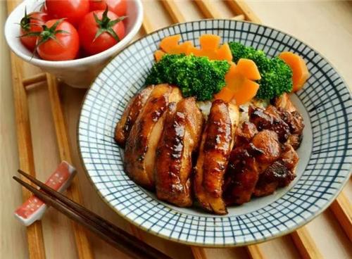 老婆做的爱心午餐发朋友圈,上班族自制便当一周不重样