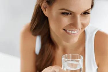 皮肤干燥长痘用什么补水好,皮肤干燥缺水长痘