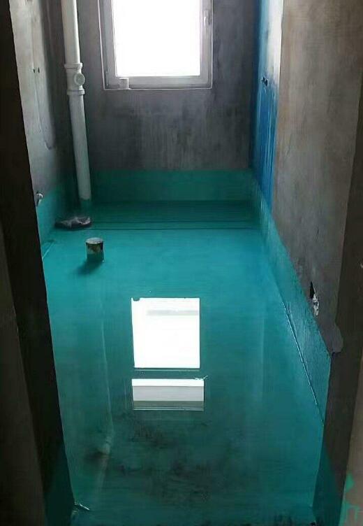 卫生间做完闭水试验墙面有阴水,卫生间做完闭水试验褪色