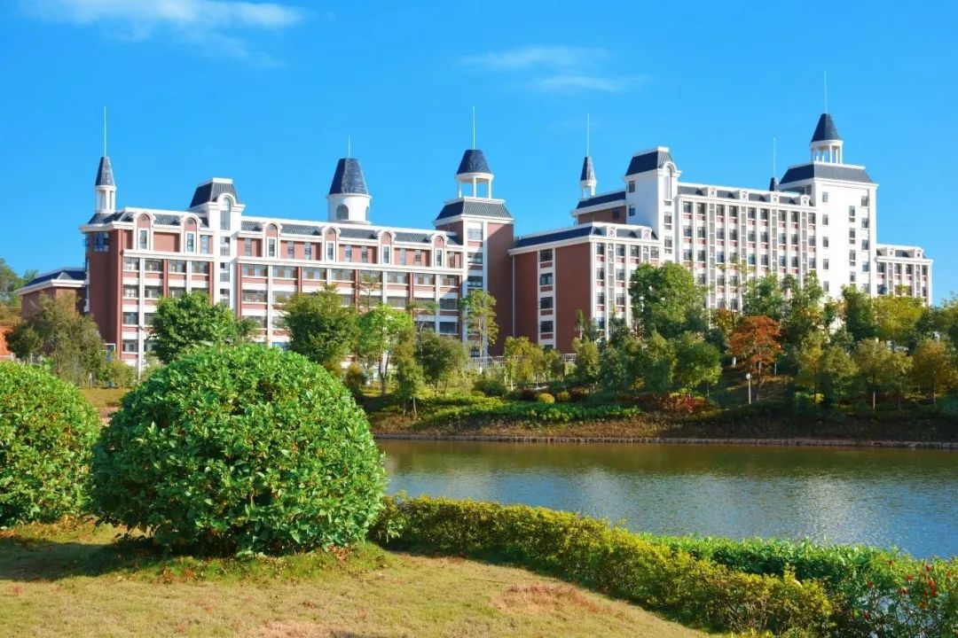 华立中英文学校是不是贵族学校,华立中英文学校升学