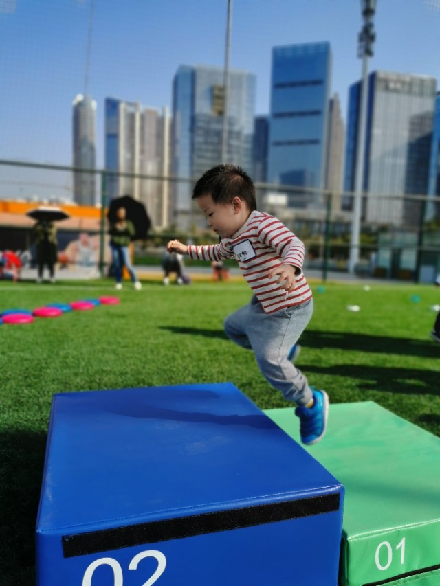 足球运动对少年儿童成长的好处,足球运动对幼儿身心发展的益处