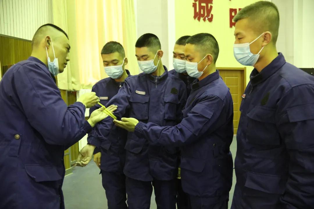 新蓝出征谈进步话成长寄希望,新蓝出征苦练本领茁壮成长