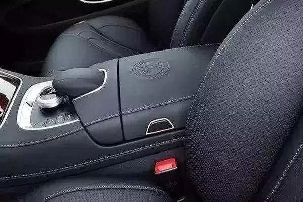 怎么分辨汽车内饰,怎么分辨汽车内饰真皮材质