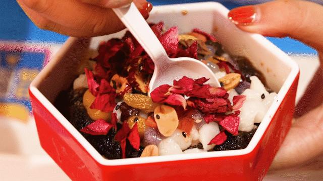 只此一家的牛腩串串火锅C位出道，19块9请你放肆开涮