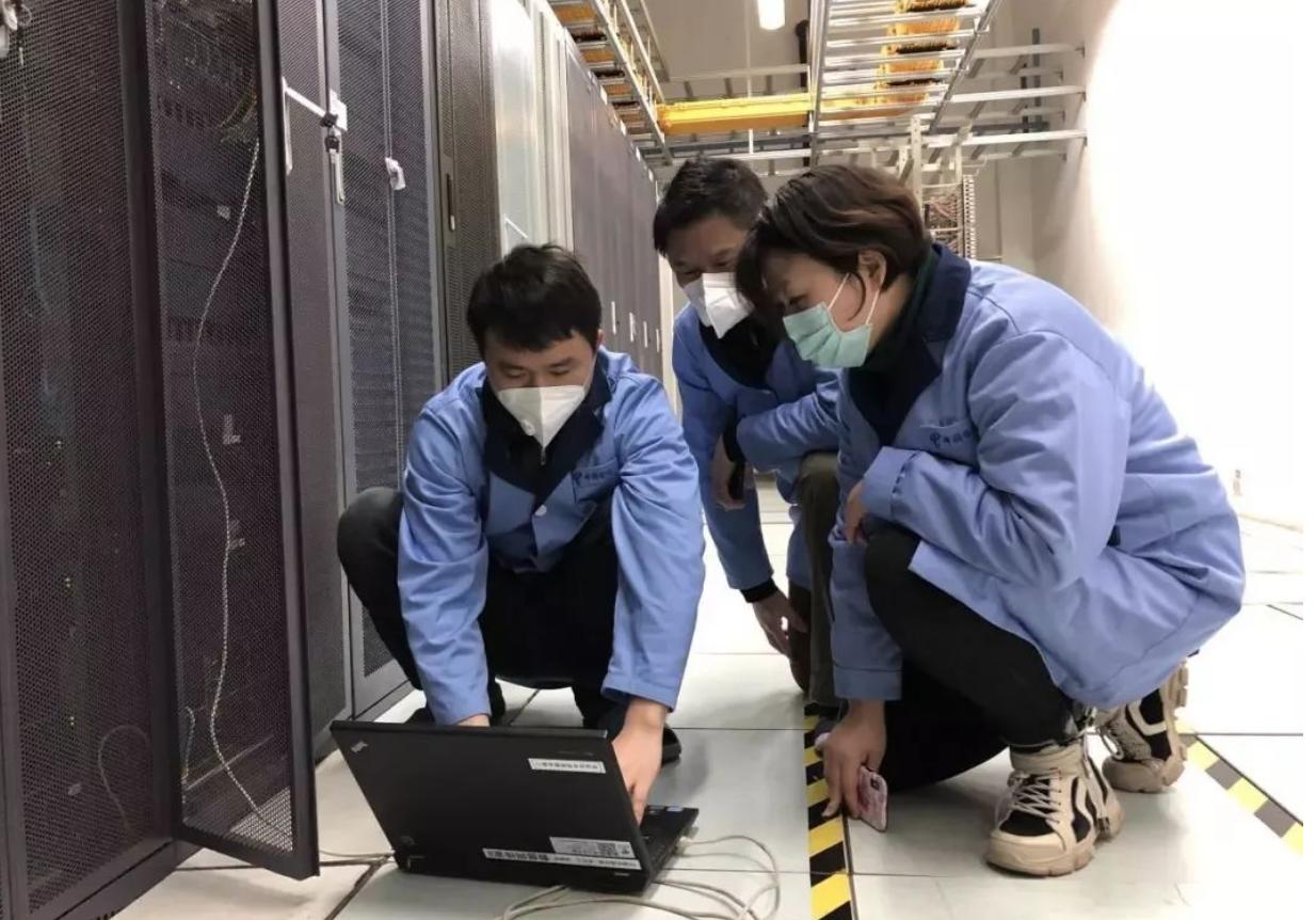 抗击新型肺炎第一线视频,武汉应对新型冠状病毒感染的肺炎