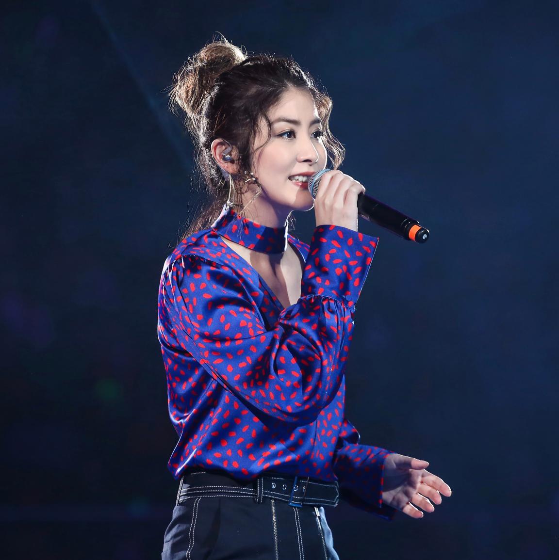 陈慧琳白连体裤出席活动,陈慧琳穿地摊衣服