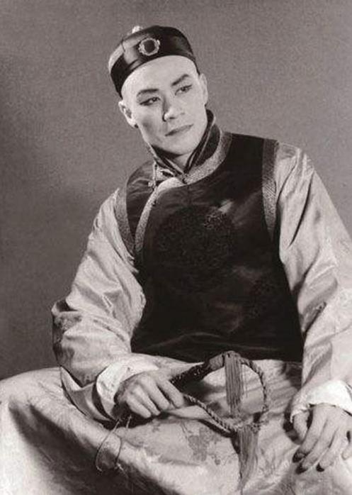 19岁潜伏，63岁饰演姜子牙，“七一勋章”获得者蓝天野有多牛？