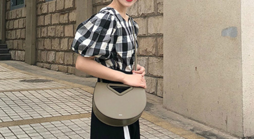 不要再背烂大街的双肩包了,别再背烂大街的轻奢包