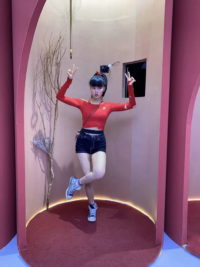 乘风破浪的姐姐出场,乘风队服