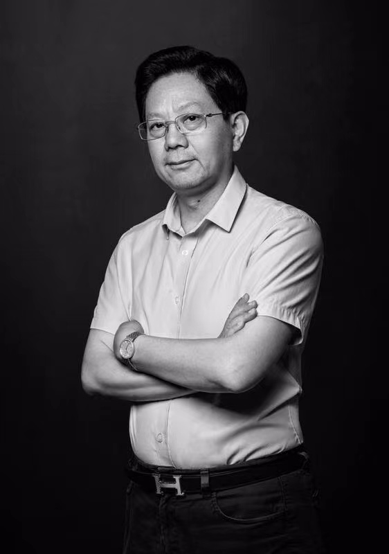 为商者儒，学艺则精，乐在玩中：施建林的“跨界”人生