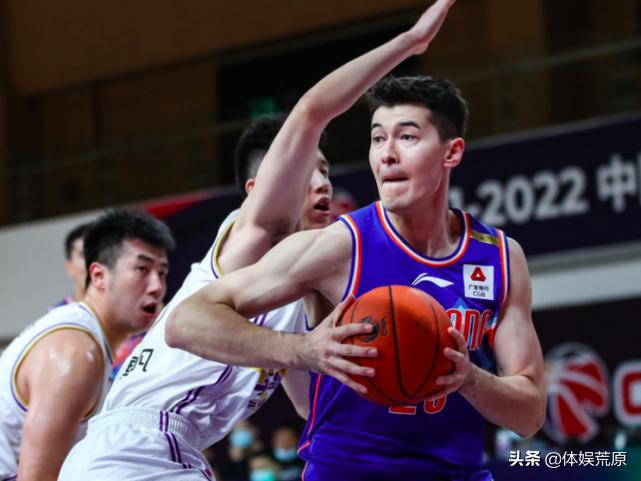 于德豪三分投进全场欢呼,于德豪底角三分球绝杀