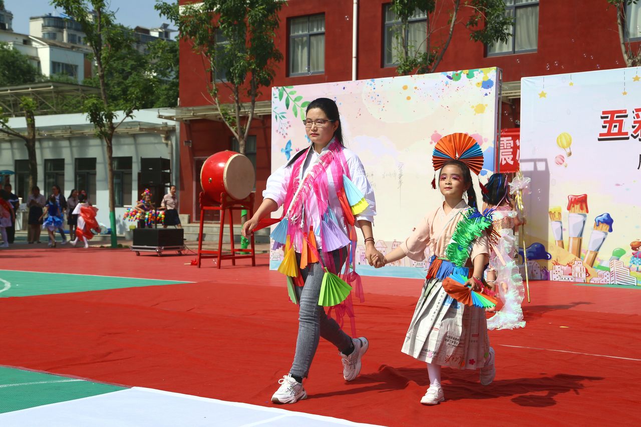 缤纷童年童心向党绘画手工,缤纷六一五彩童年绘画