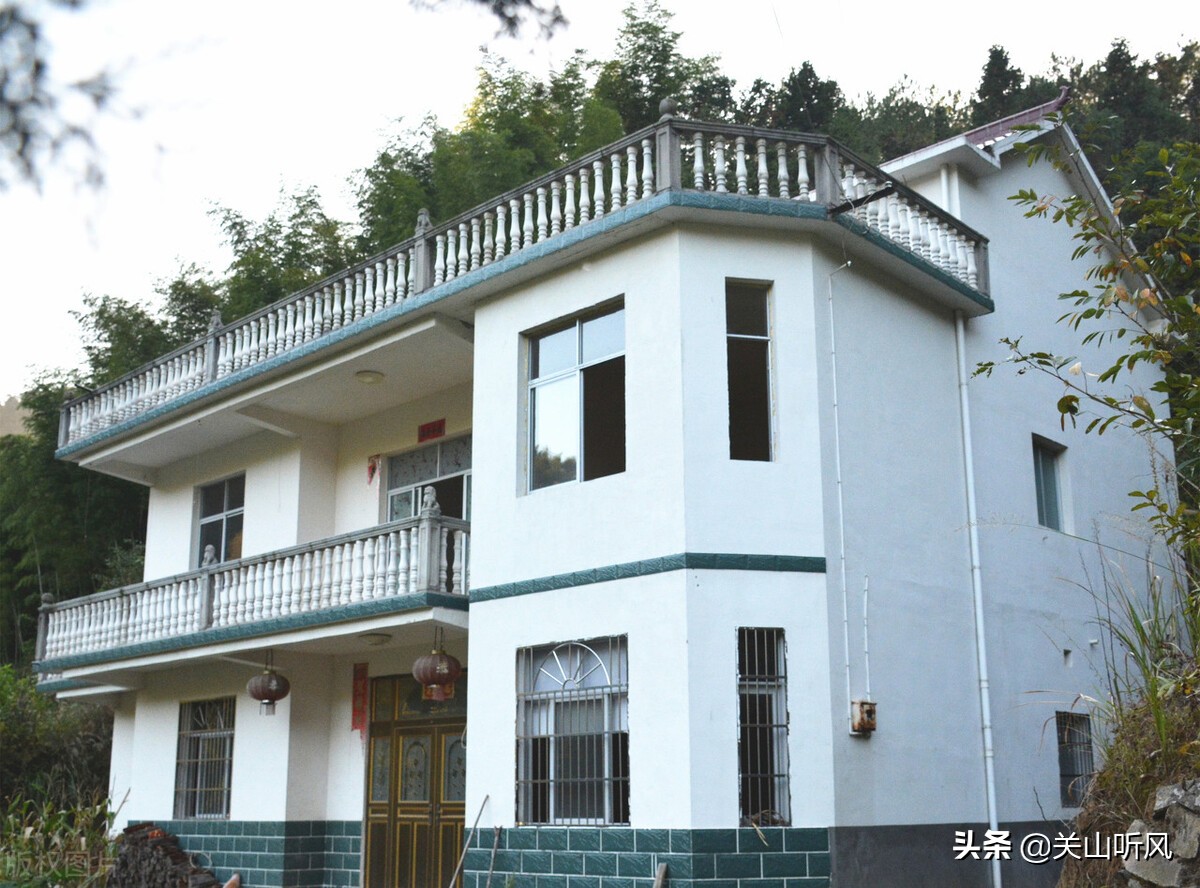 农村建房堂屋门不在中间好不好,门楼靠左别靠右堂屋靠前别靠后