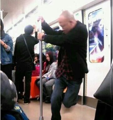 成都的地铁真的很有氛围感,成都的地铁有多浪漫