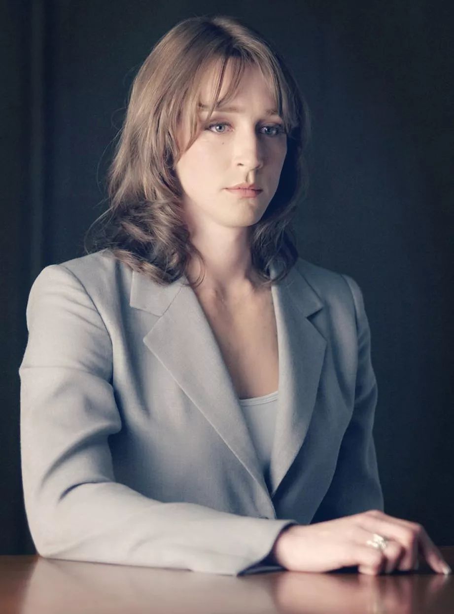 7年前惊艳世界的精灵王,如今在开拖拉机,“大王您养鸡都美”