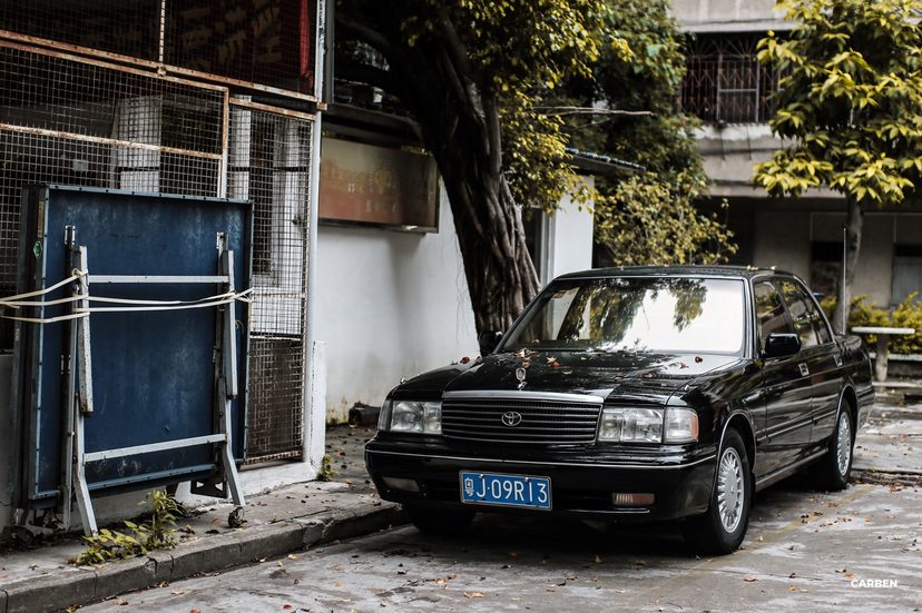 2018款丰田皇冠改装,丰田皇冠3.0老款内饰