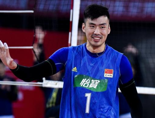 为排球精神点赞,中国男排遭逆转惨败主帅无可奈何