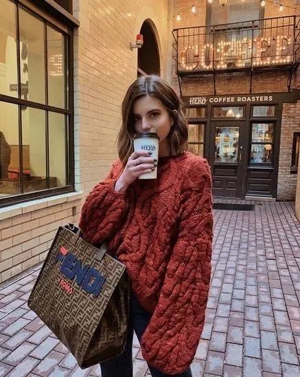 今年流行什么款式的女士大包 (今年流行的超级大包)