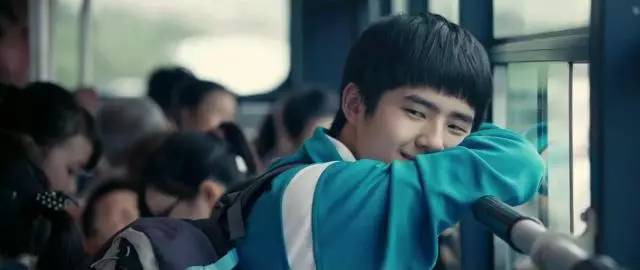 初中生攀比名牌鞋怎么引导,学生穿着攀比现象怎么处理