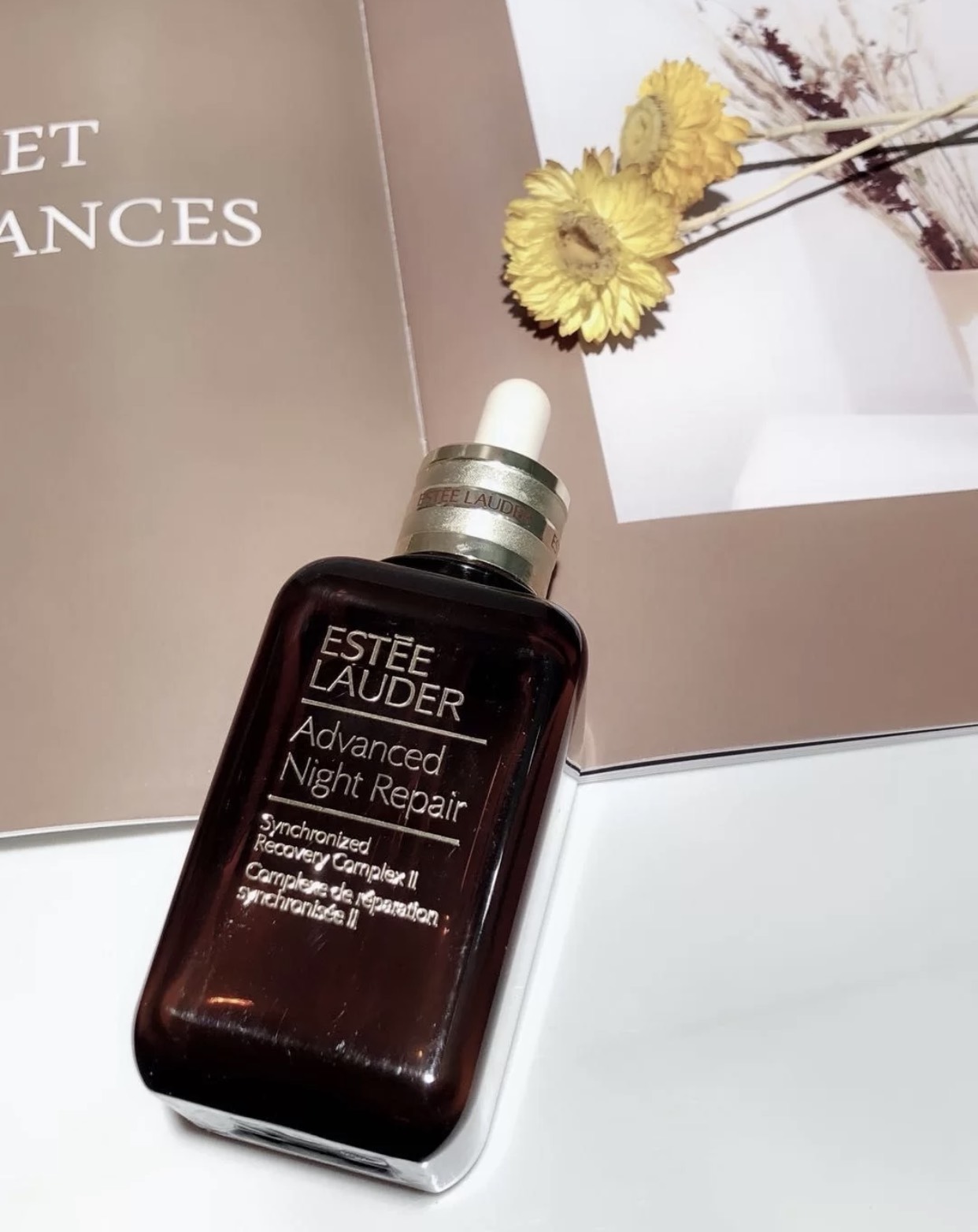 玉兰油与兰蔻精华,玉兰油和兰蔻的精华哪个好