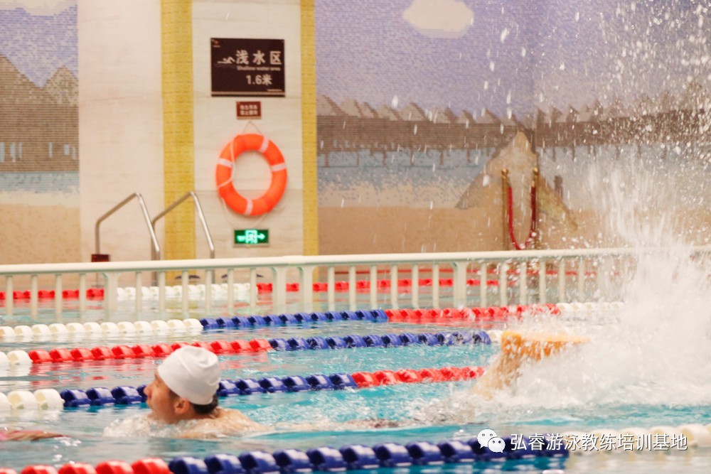 怕耳朵进水怎么学习游泳,怎么克服游泳时耳朵进水的恐惧