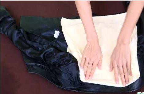皮衣服发霉怎么处理,皮衣发霉怎么办才能洗掉