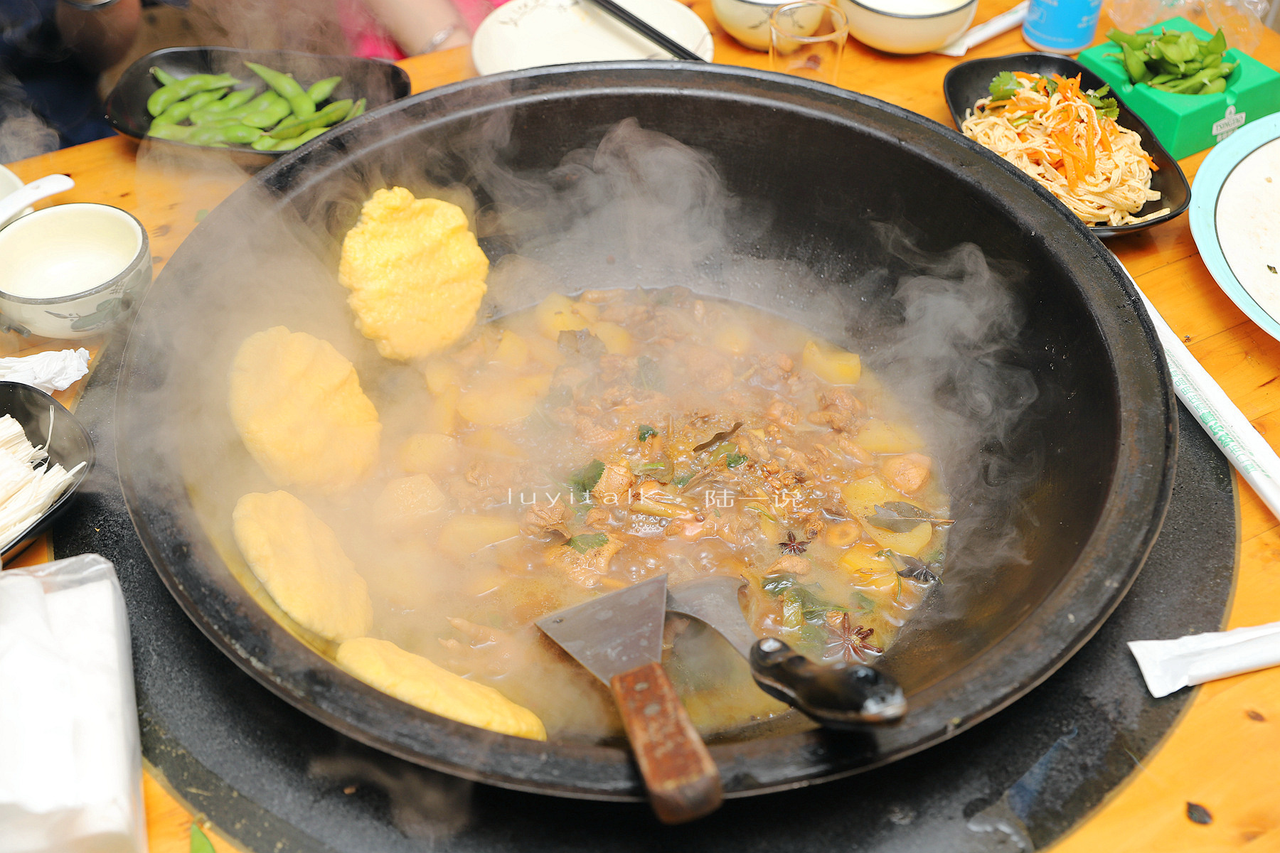 火遍天下东北铁锅炖,舌尖上的美食东北铁锅炖鱼