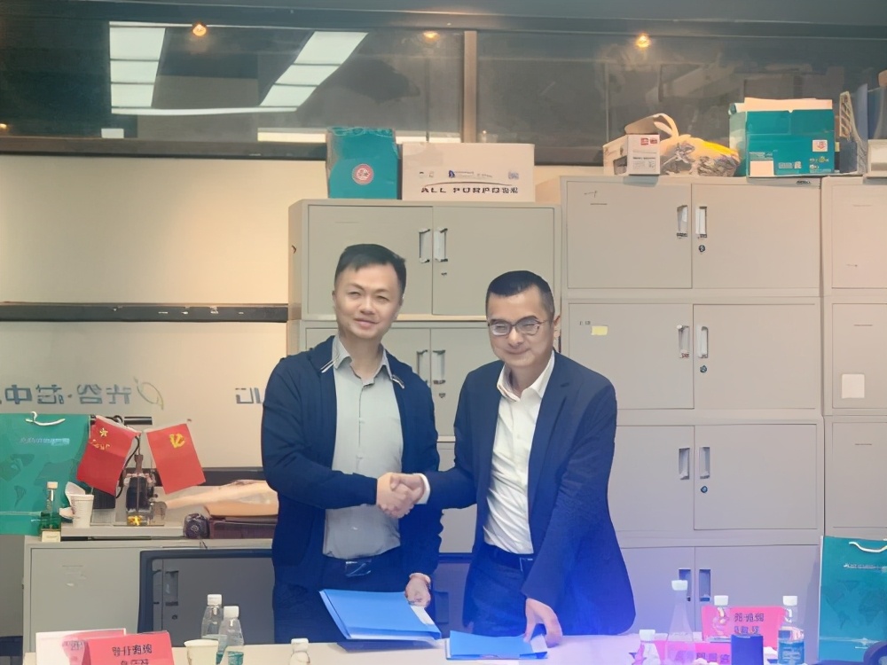 武汉房地产自媒体联盟在光谷举办2020直播双惠“抢房节”活动