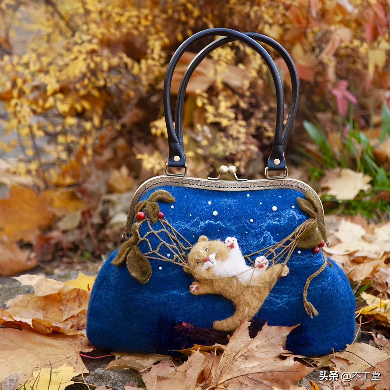 适合羊毛大衣的包包,羊毛毡包高颜值冬天背好看吗