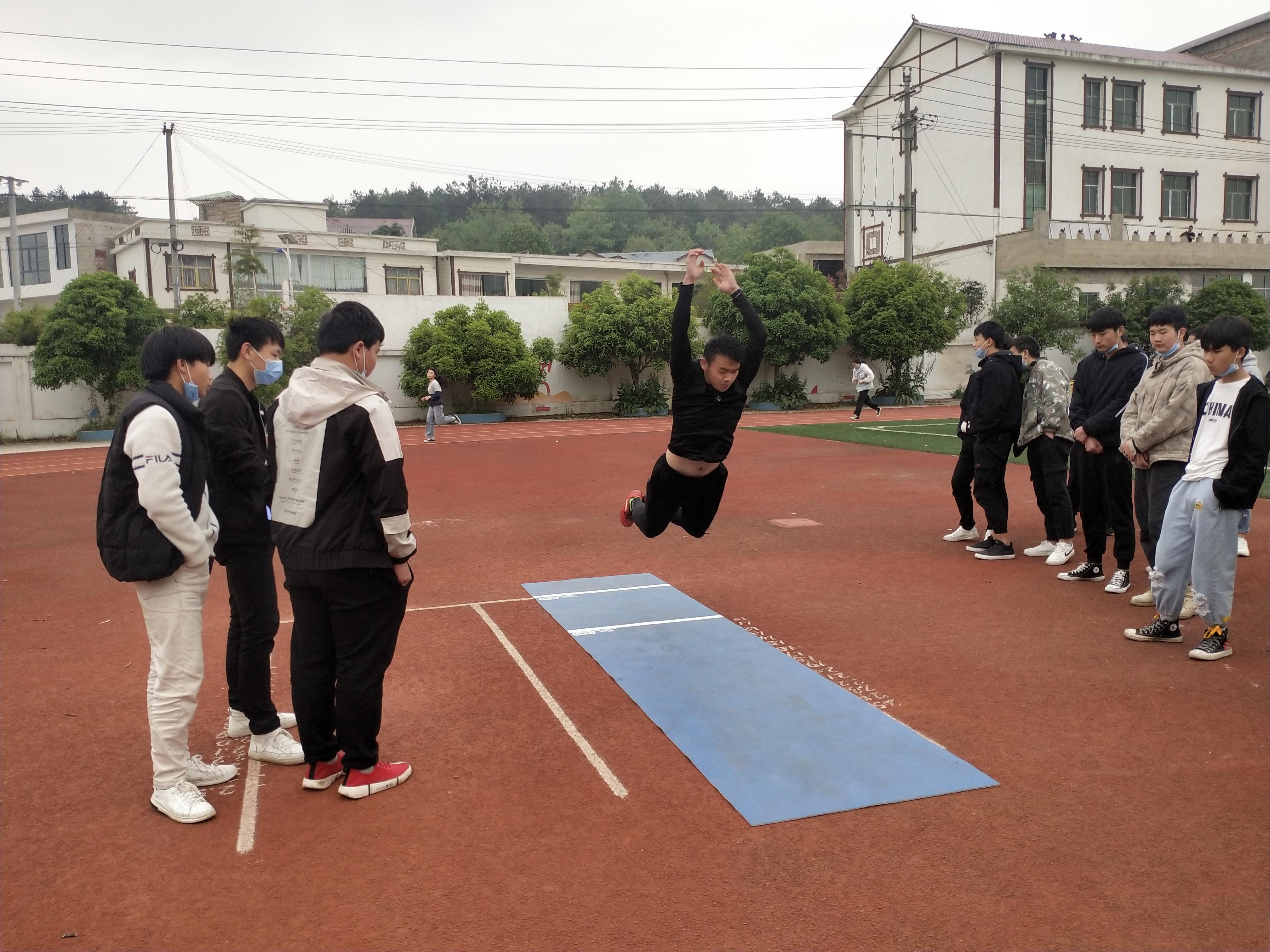 我的扶贫故事作文2000字,我的脱贫故事新闻报道