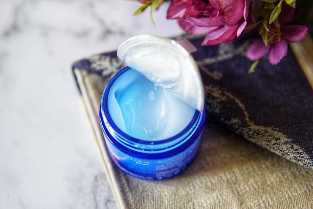 油皮夏季适合用什么面霜 (夏季好用不油的面霜推荐)