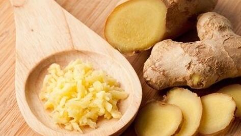 恶心呕吐可以喝红糖姜茶吗,吃错食物呕吐低烧怎么办