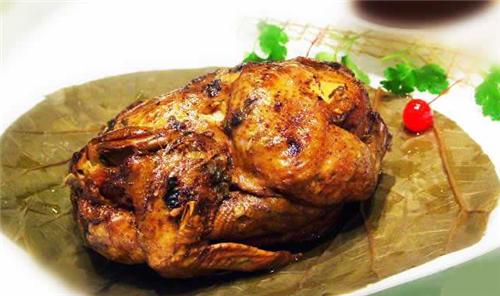 老外嘲笑中国人穷得吃“土”，敲开后尝了一口，直呼：真香