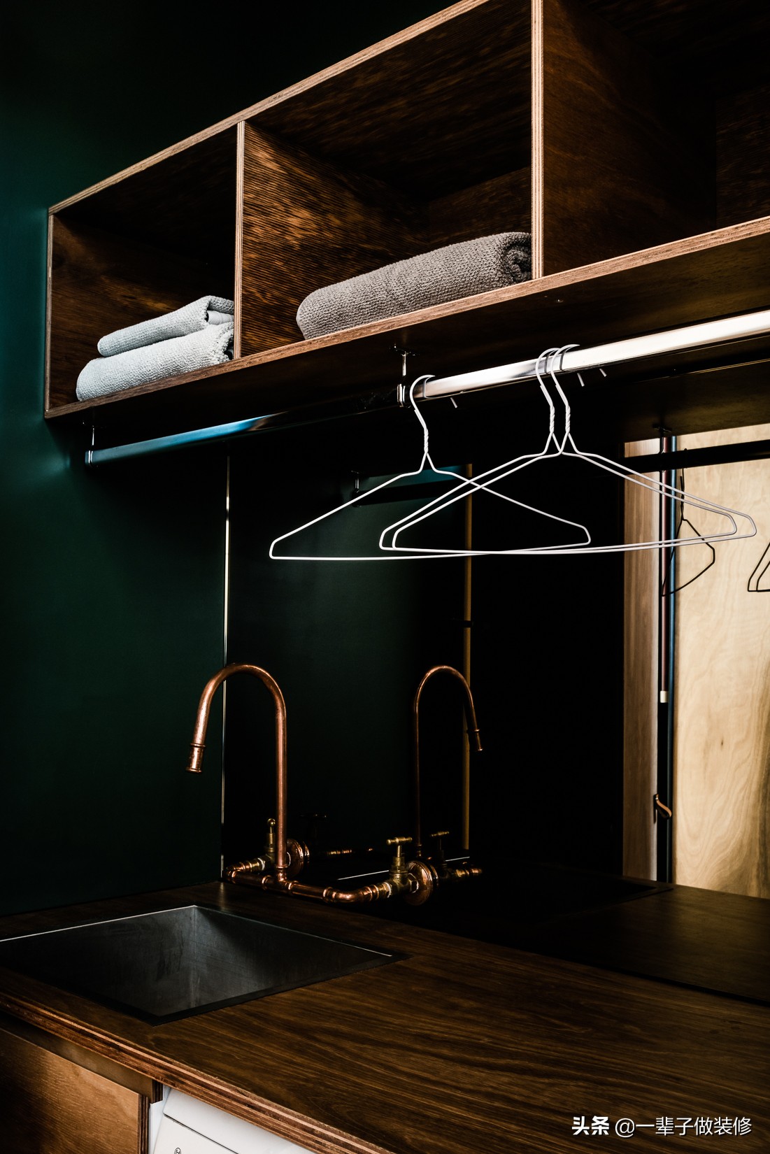 酒店三五好友小聚,三五好友酒店小聚畅谈人生