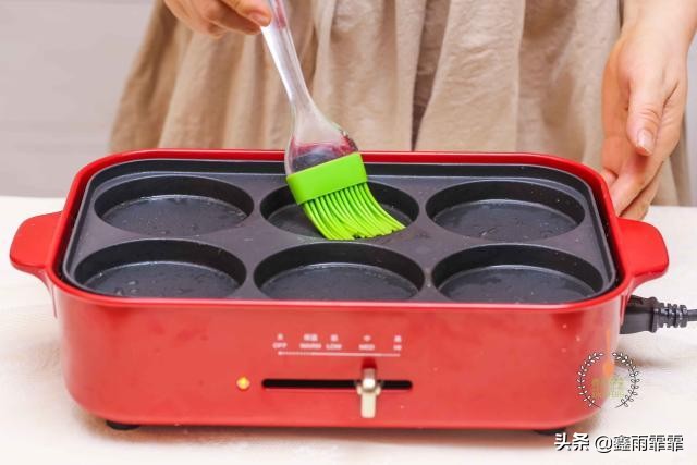 女儿最近迷上了美食,女儿喜欢吃汉堡