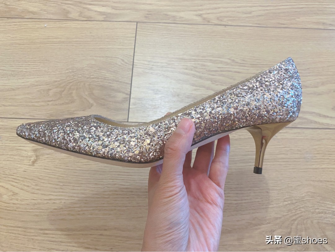 适合日常穿的高跟鞋推荐,第一次穿高跟鞋怎么选稳的高跟鞋