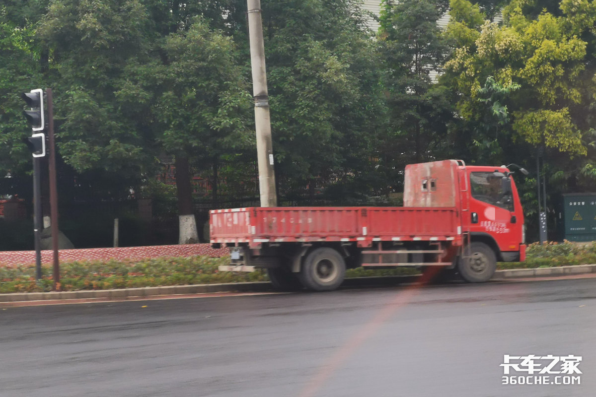 年检超重车辆最新规定,蓝牌轻卡年检称重几吨合格