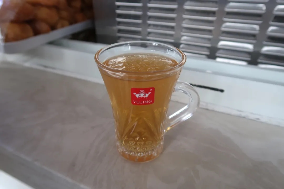 朝鲜小卖部卖东西,朝鲜便利店买香烟的图片