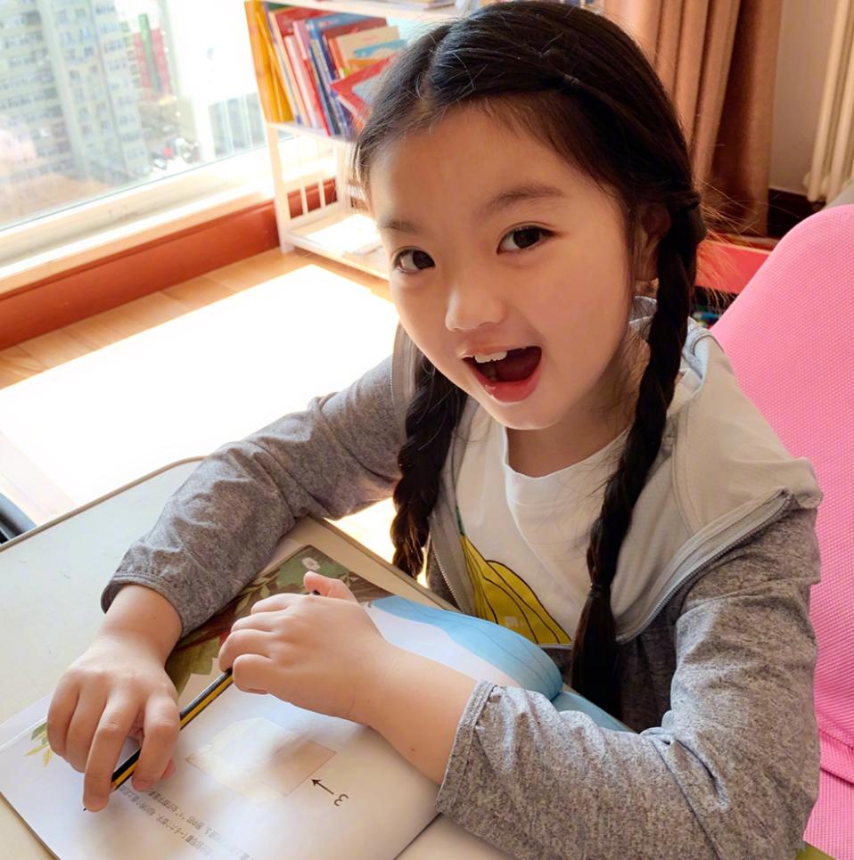 阿拉蕾养弟弟视频完整版,阿拉蕾4岁养家