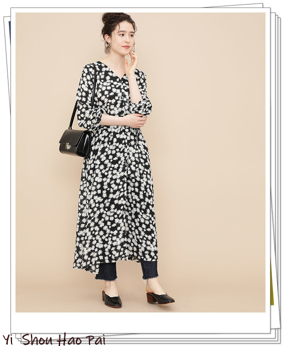 夏季黑色连衣裙穿搭图片大全,时尚穿搭黑色连衣裙时尚又修身